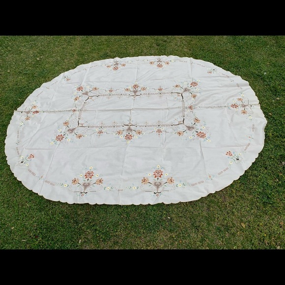 Table Cloths - Picture 4 of 6